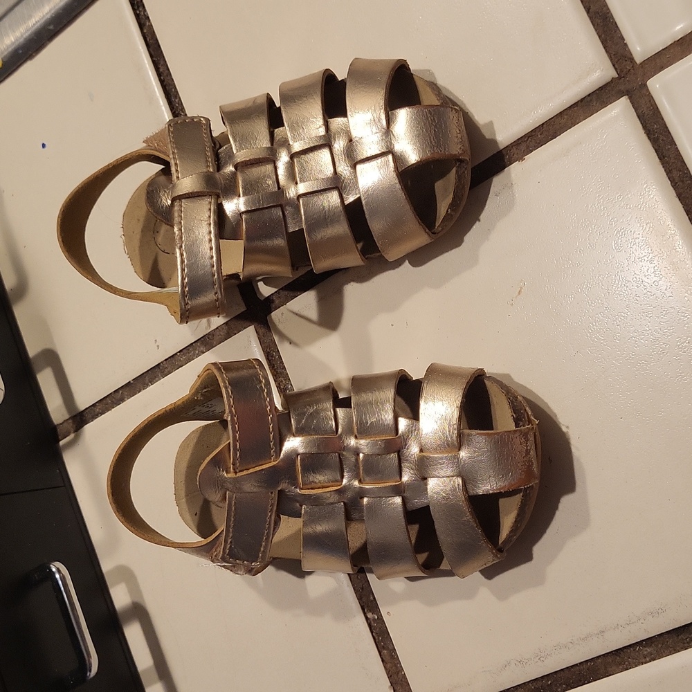 Size 6 kids sandals